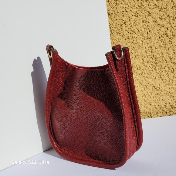 Women's Faux Pebble Leather Wine Small Two Pocket Shoulder Bag with Guiter Strap - Picture 5 of 8